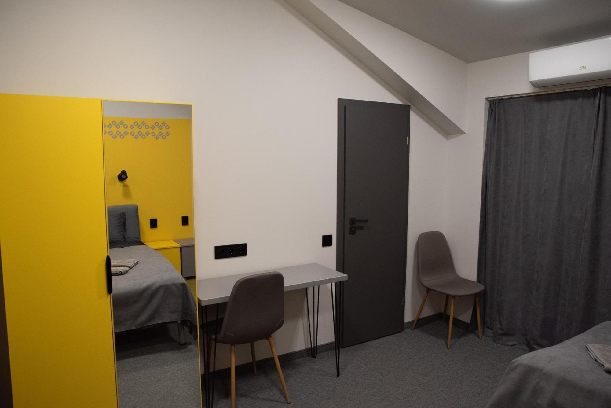 Готельні Кімнати Bodro Clinic Novovolyns'k Ngoại thất bức ảnh